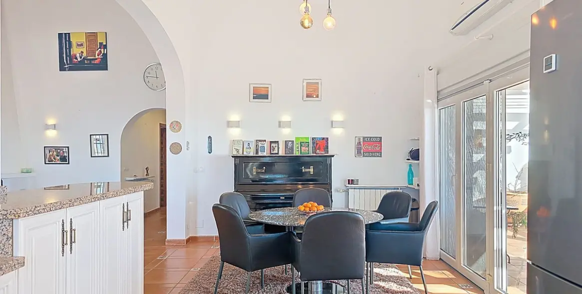 Sale of detached villa in Sayalonga 19