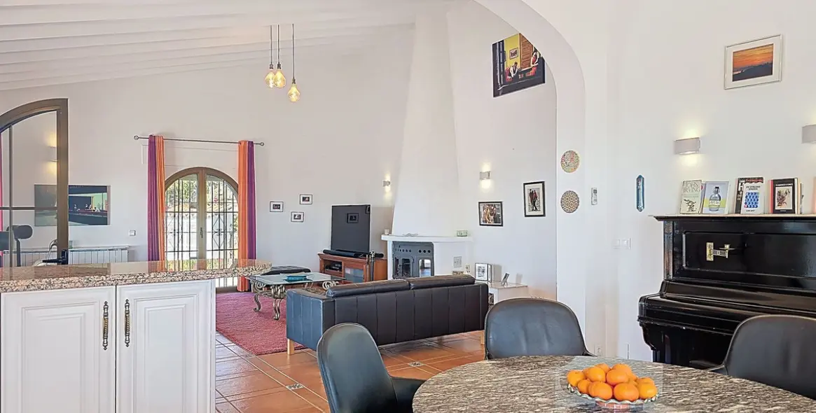 Venta de villa independiente en Sayalonga 23