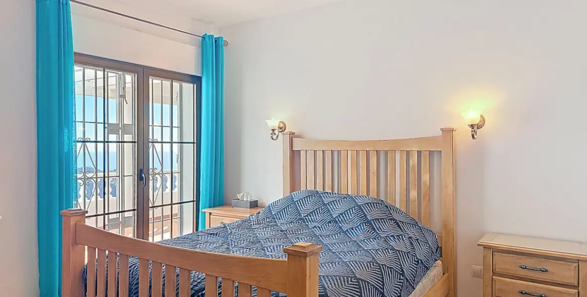 Venta de villa independiente en Sayalonga 29