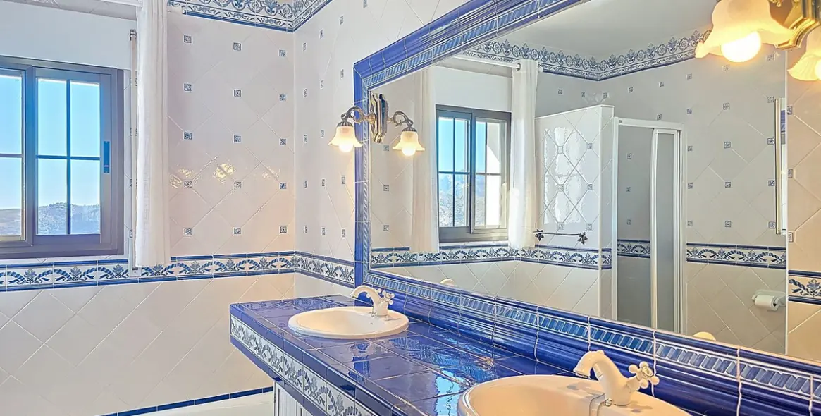 Venta de villa independiente en Sayalonga 30