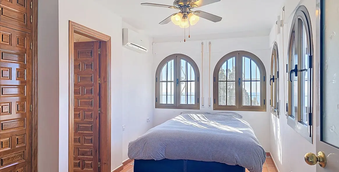 Venta de villa independiente en Sayalonga 37