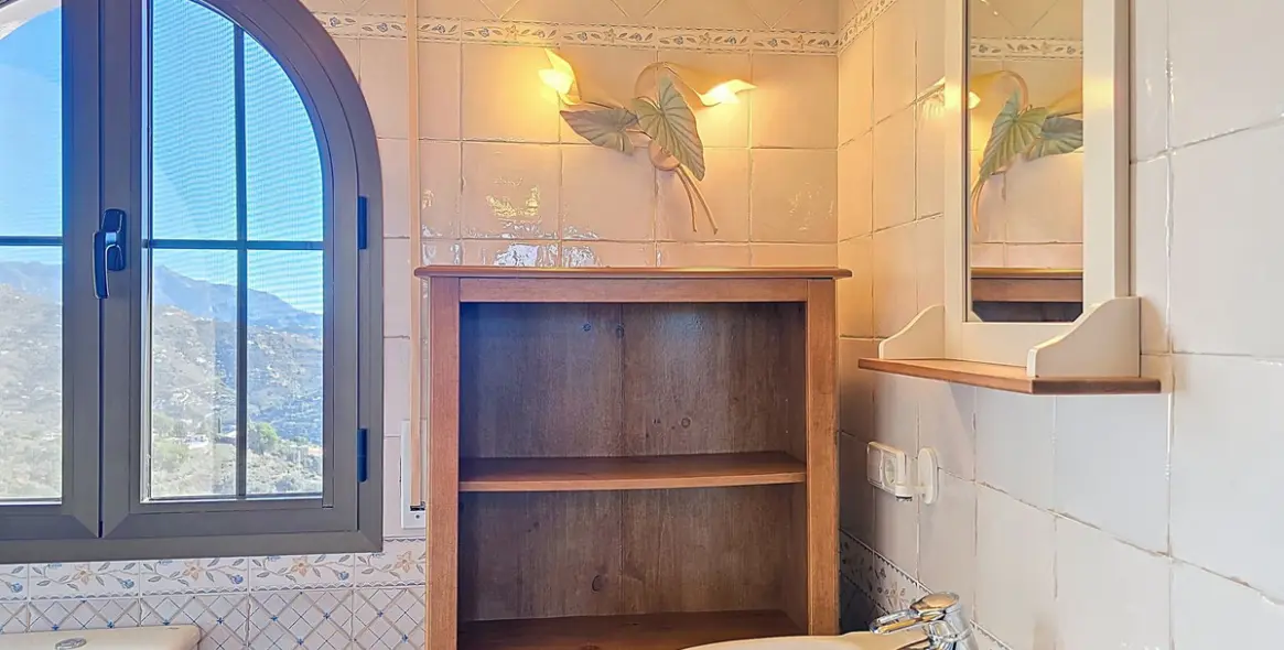 Venta de villa independiente en Sayalonga 38