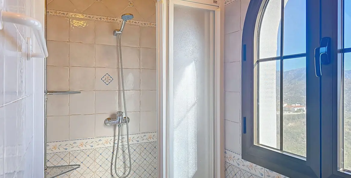 Venta de villa independiente en Sayalonga 39