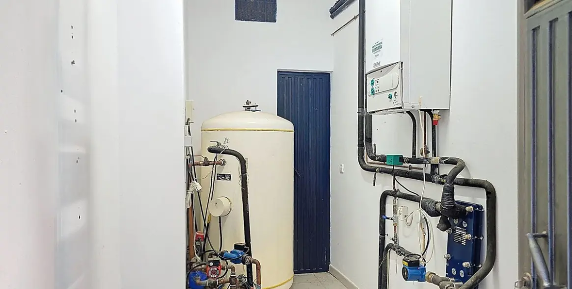 Venta de villa independiente en Sayalonga 40