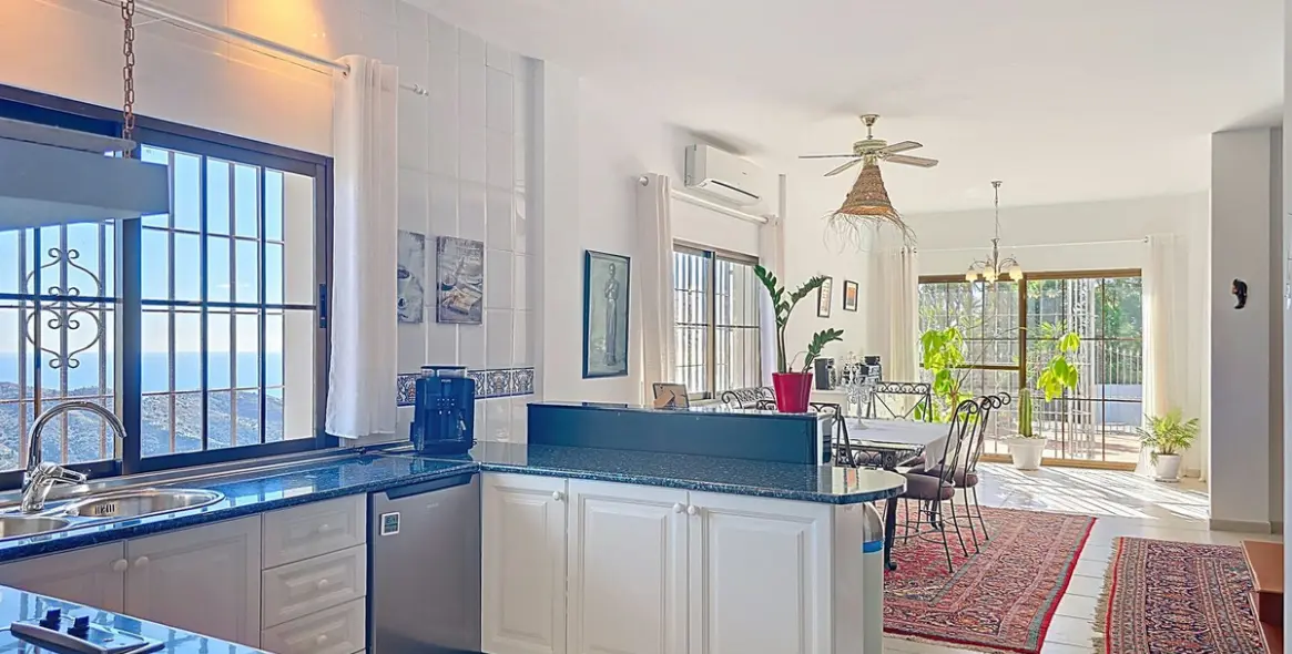 Venta de villa independiente en Sayalonga 41