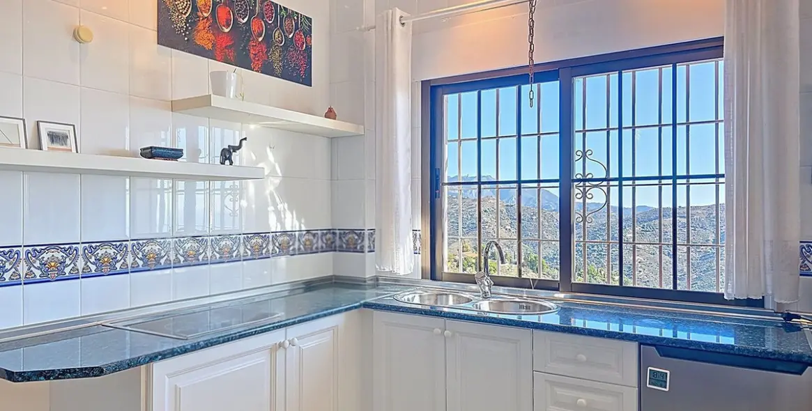 Venta de villa independiente en Sayalonga 42