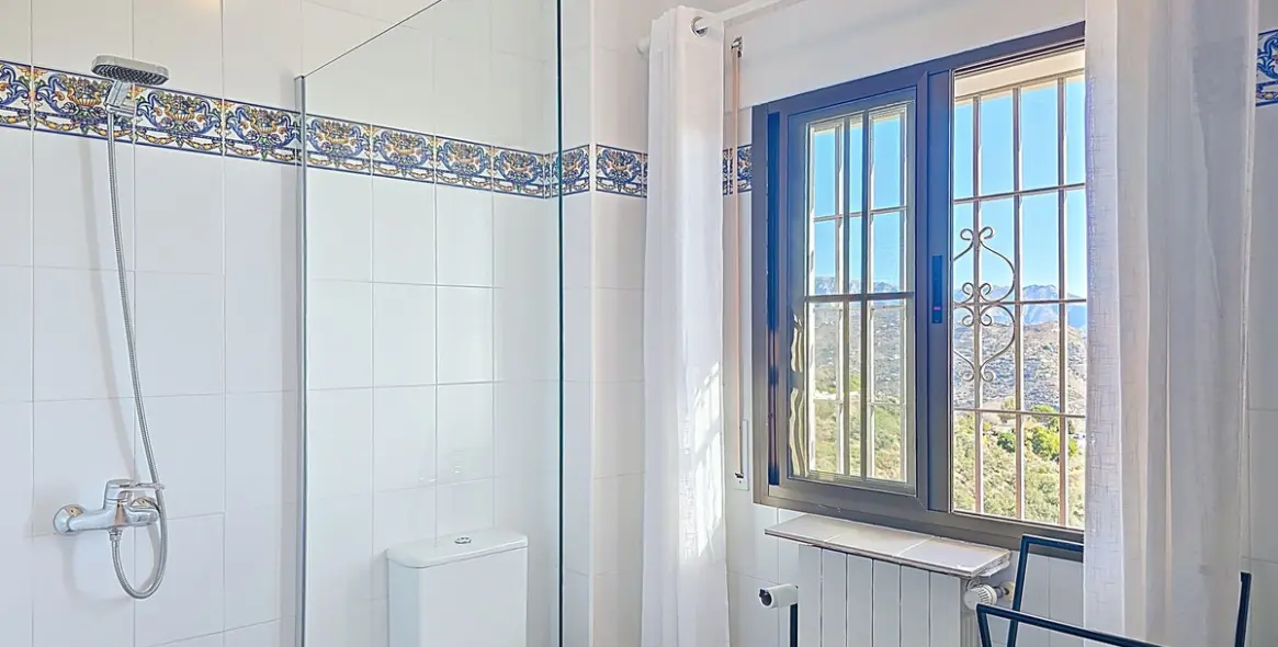 Venta de villa independiente en Sayalonga 47