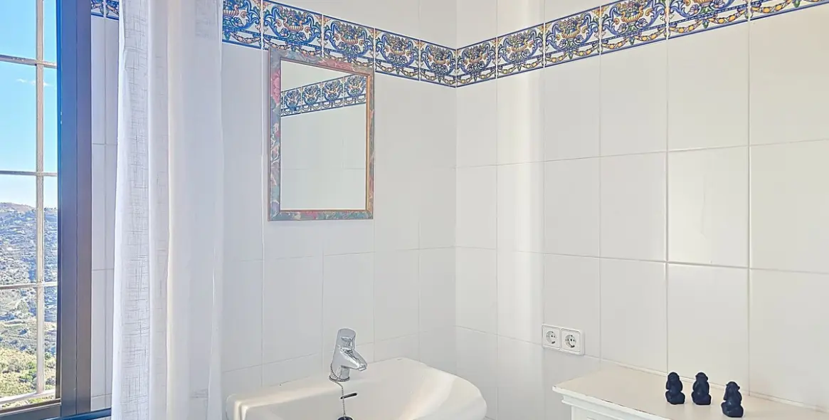 Venta de villa independiente en Sayalonga 48