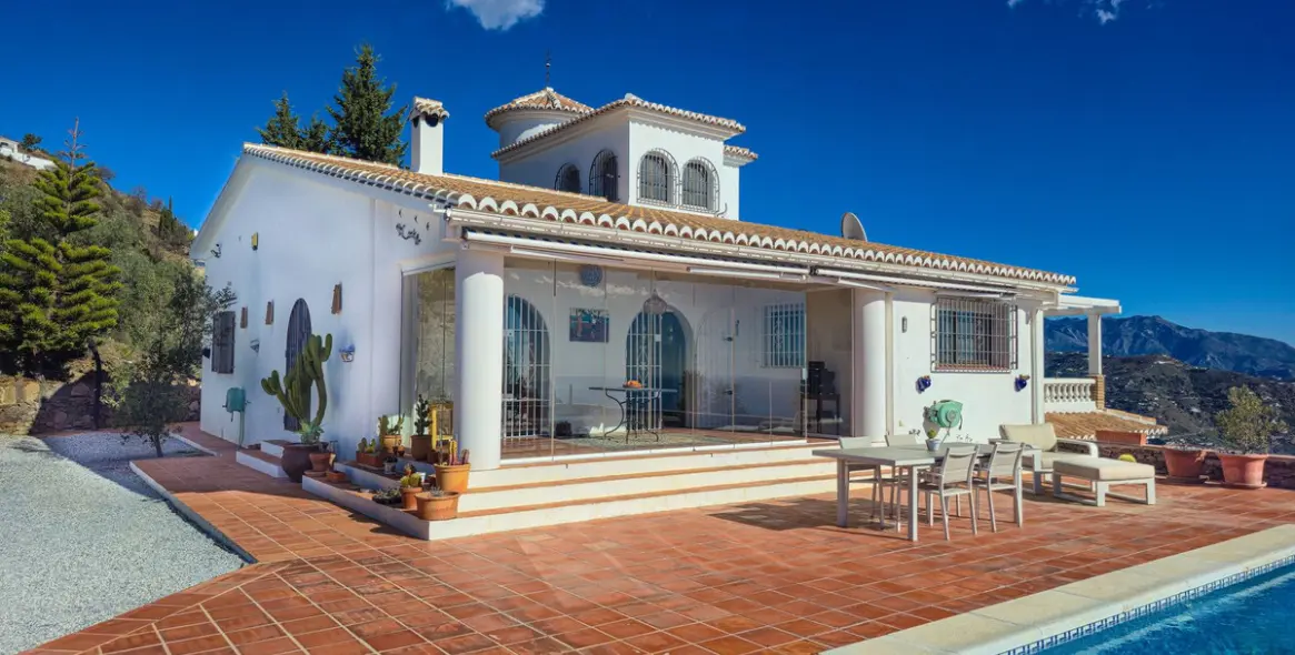 Venta de villa independiente en Sayalonga 54