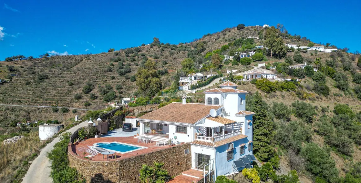 Venta de villa independiente en Sayalonga 62