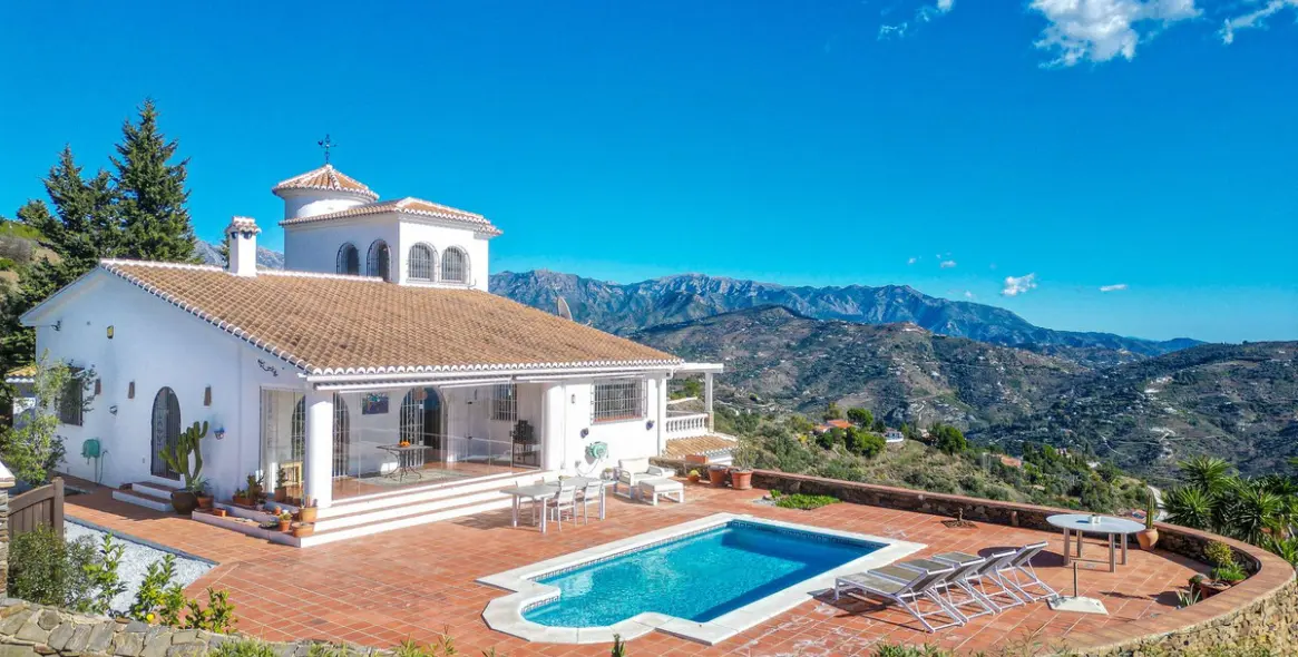 Venta de villa independiente en Sayalonga 65