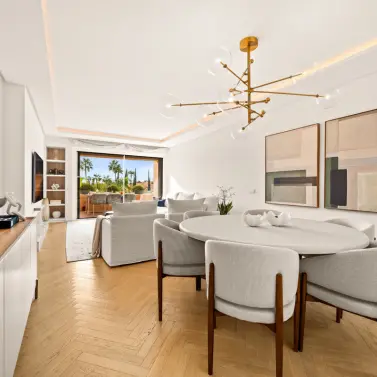 Продажа двухуровневого пентхауса в Benahavís