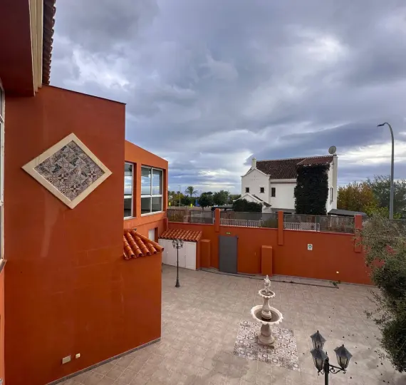Detached villa R5243800