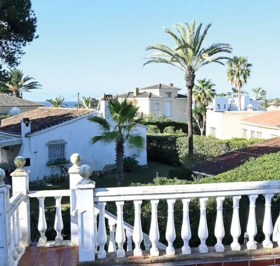 Detached villa R4892263