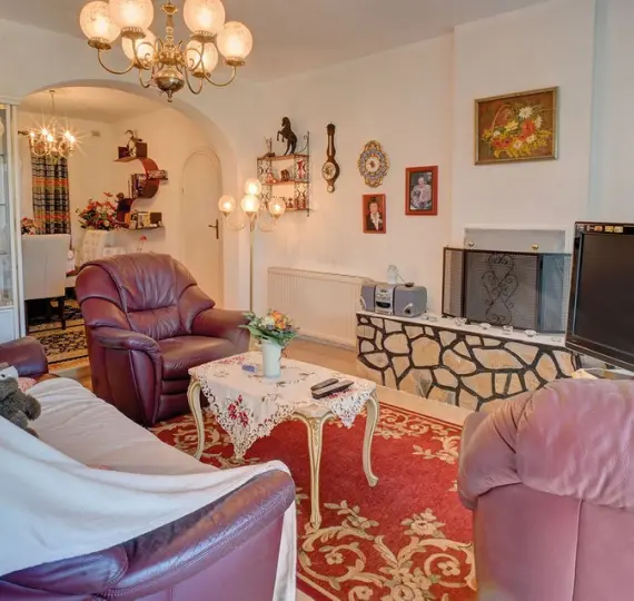 Detached villa R4892263