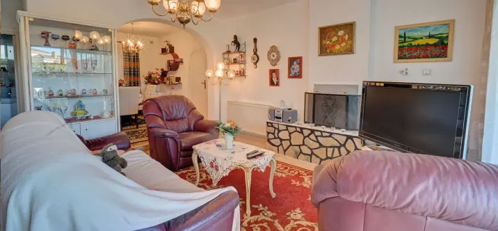 Detached villa R4892263 1