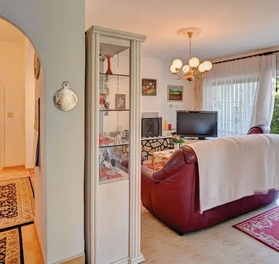 Detached villa R4892263