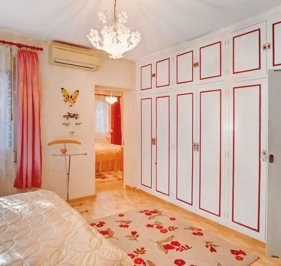 Detached villa R4892263