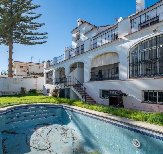 Detached villa R5243773