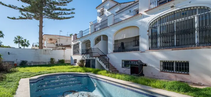 Detached villa R5243773 1