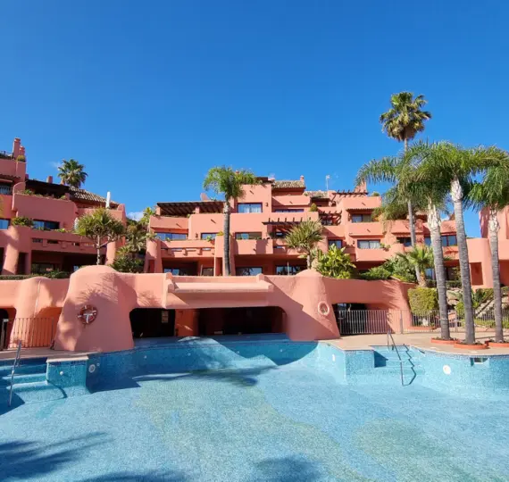 Middle floor apartment R5220190