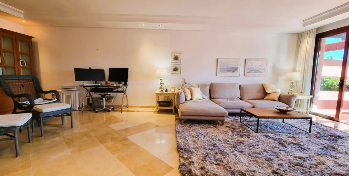Sale of middle floor apartment in Estepona (district Estepona) 9