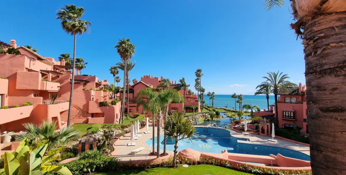 Sale of middle floor apartment in Estepona (district Estepona) 10