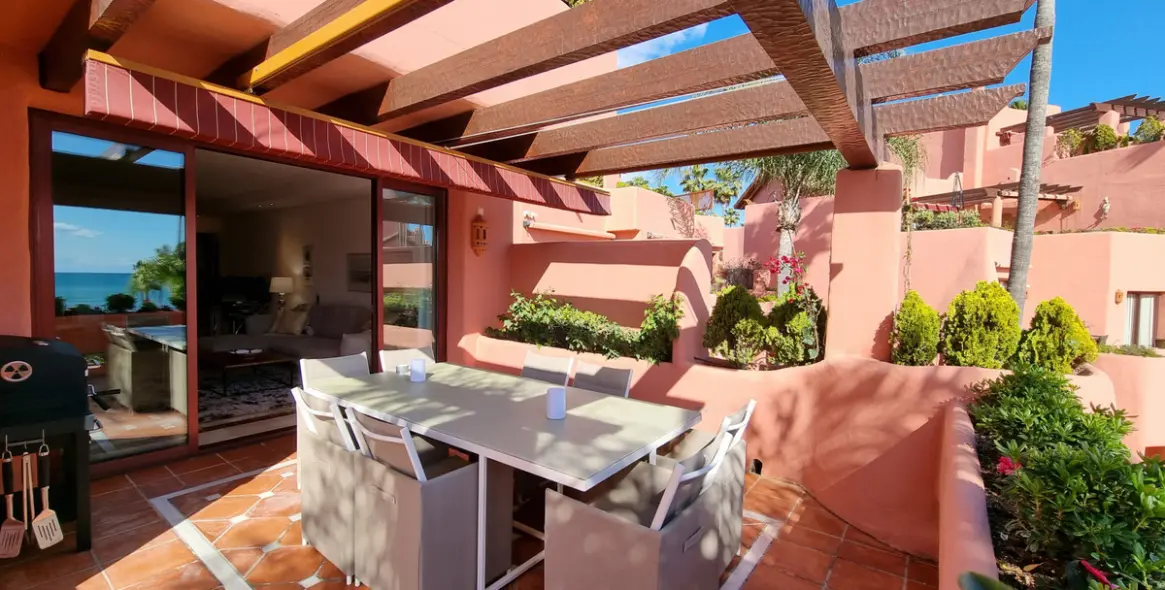 Sale of middle floor apartment in Estepona 12