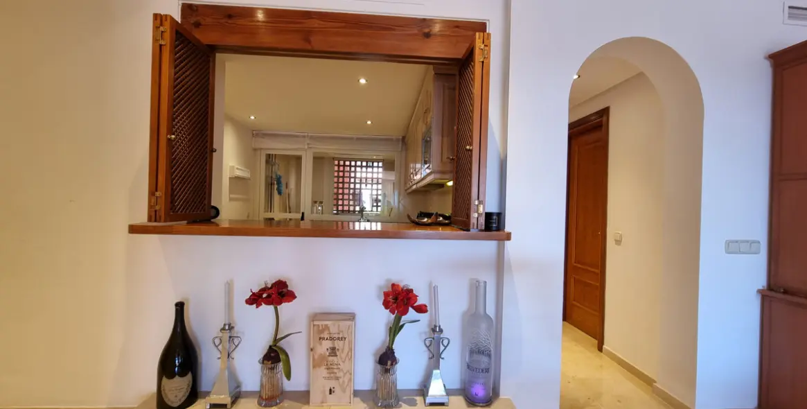 Sale of middle floor apartment in Estepona 13