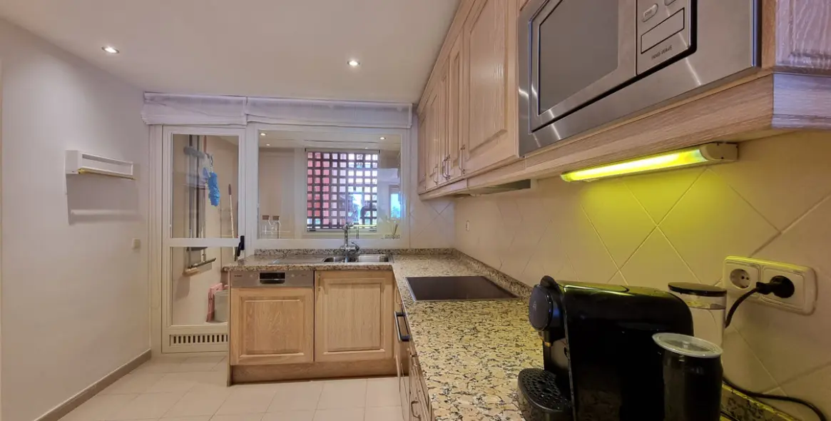 Sale of middle floor apartment in Estepona 14