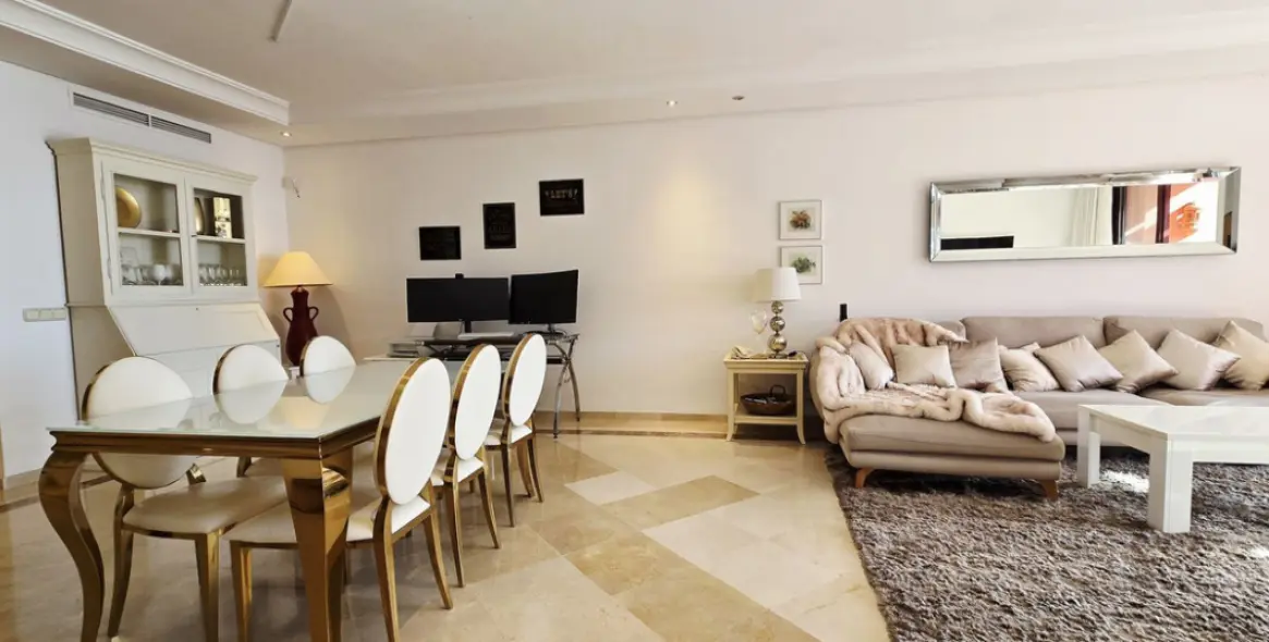 Sale of middle floor apartment in Estepona 15