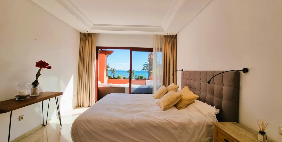 Sale of middle floor apartment in Estepona 17