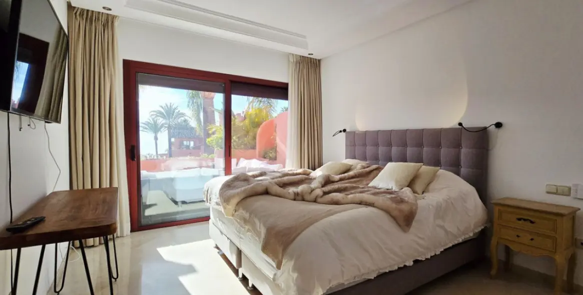 Sale of middle floor apartment in Estepona 19