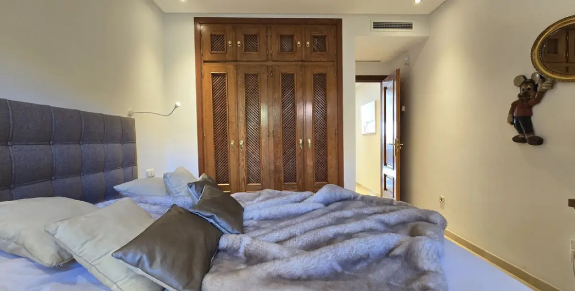 Sale of middle floor apartment in Estepona 23