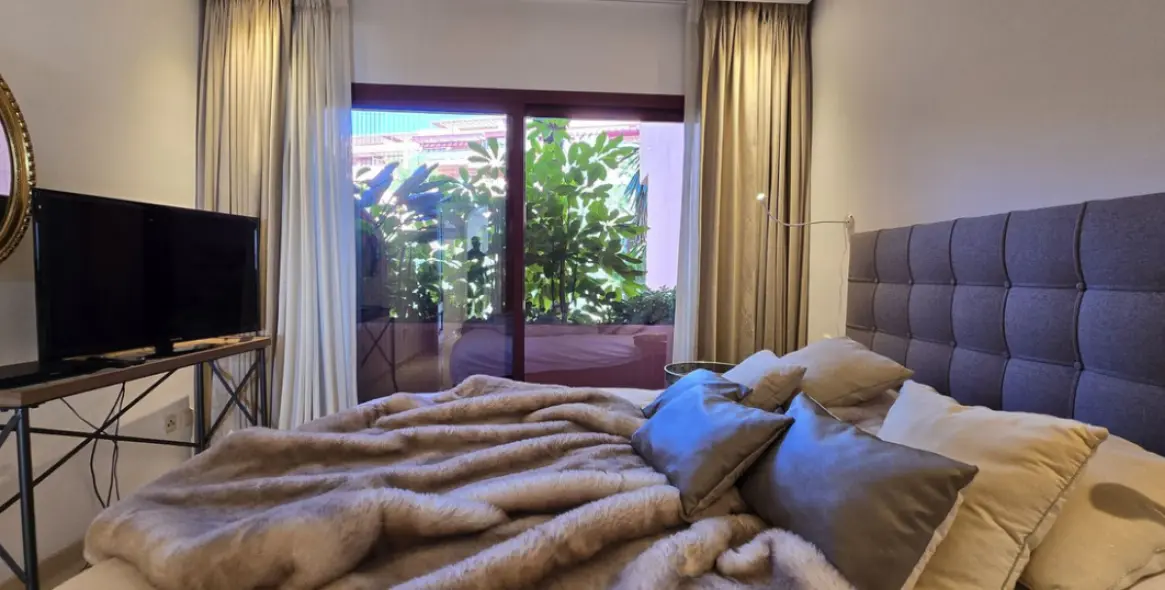 Sale of middle floor apartment in Estepona 24
