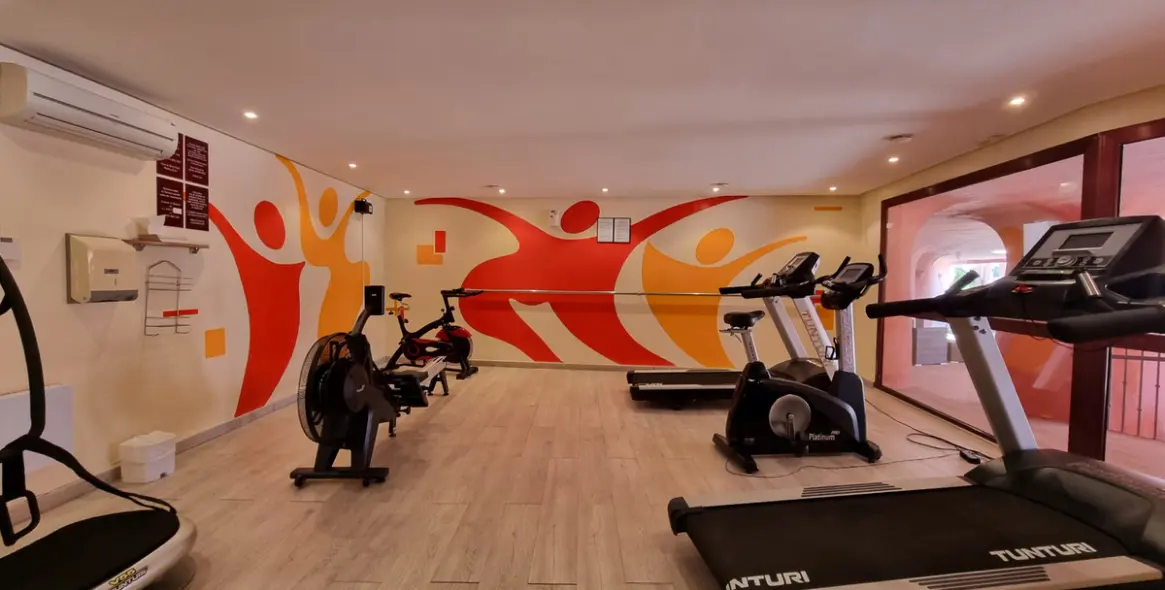 Sale of middle floor apartment in Estepona 29