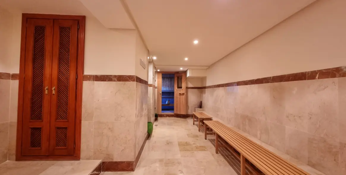 Sale of middle floor apartment in Estepona 32