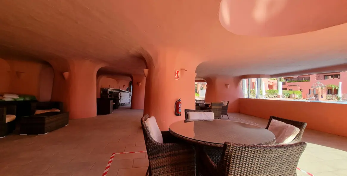 Sale of middle floor apartment in Estepona 34