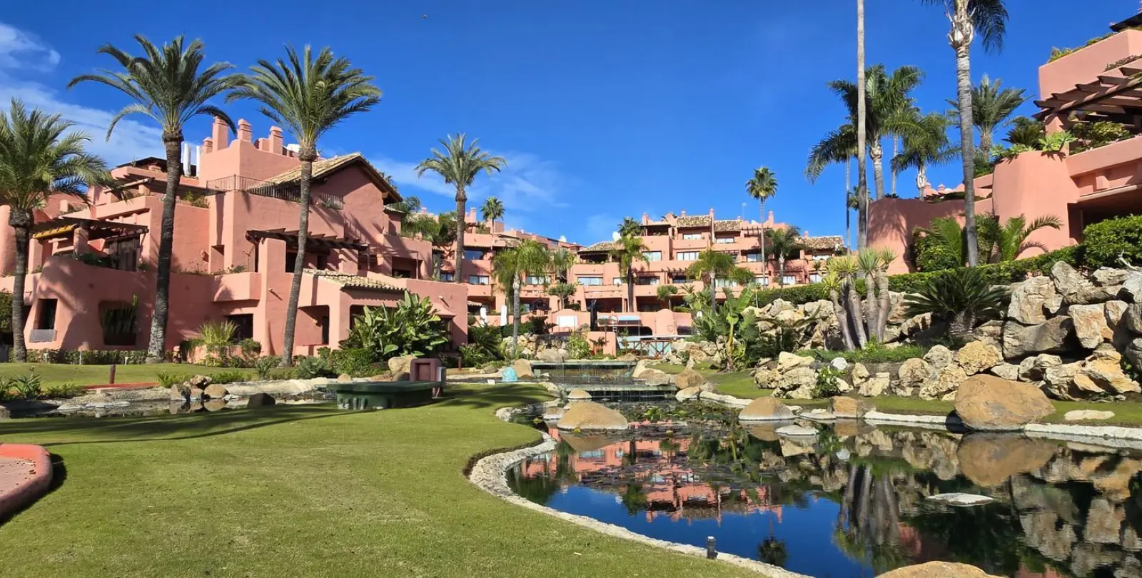 Продажа апартаментов на среднем этаже в Estepona 2