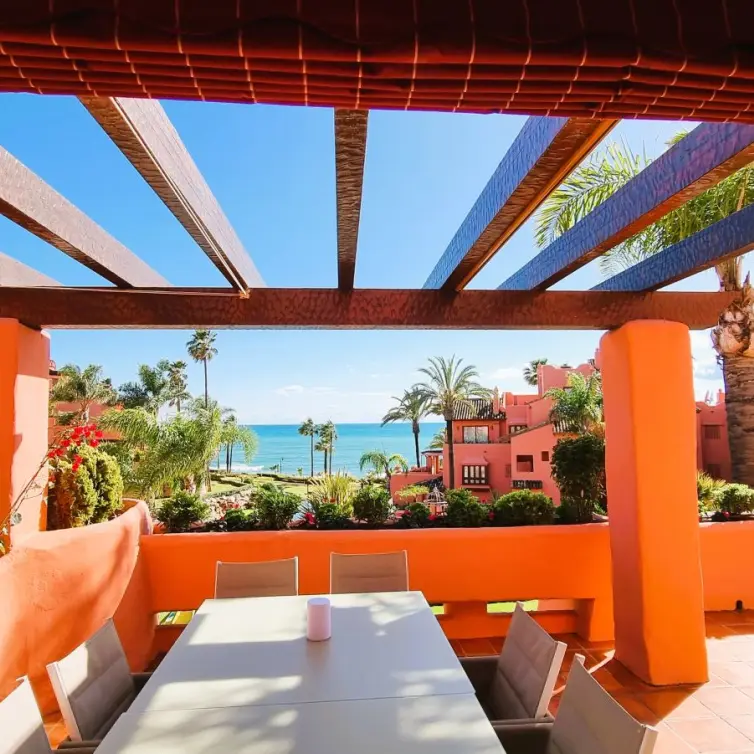 Продажа апартаментов на среднем этаже в Estepona