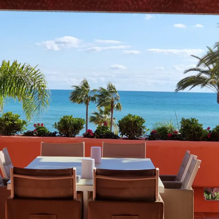 Продажа апартаментов на среднем этаже в Estepona