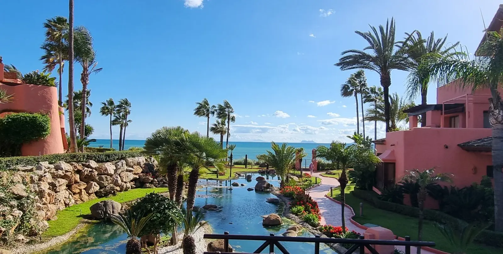 Продажа апартаментов на среднем этаже в Estepona 5