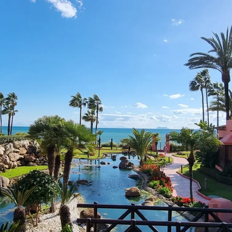 Продажа апартаментов на среднем этаже в Estepona