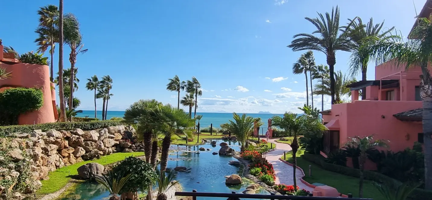 Продажа апартаментов на среднем этаже в Estepona 4