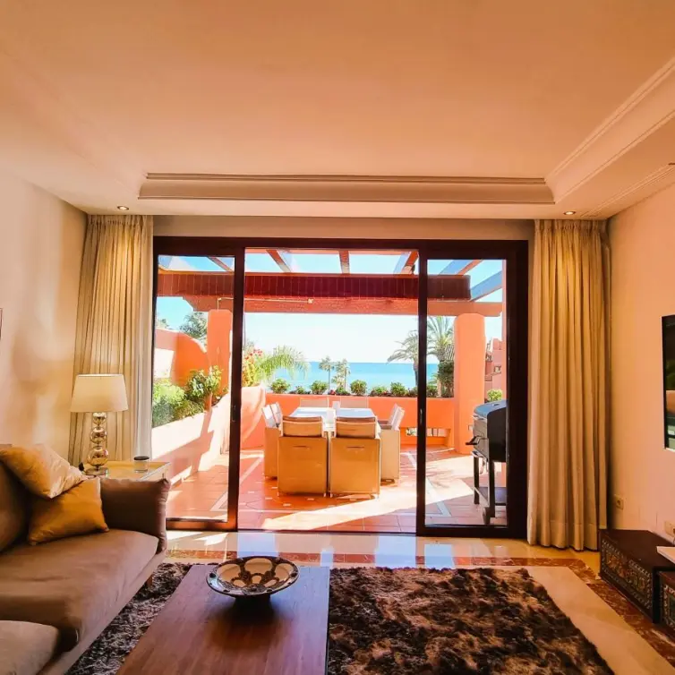 Продажа апартаментов на среднем этаже в Estepona