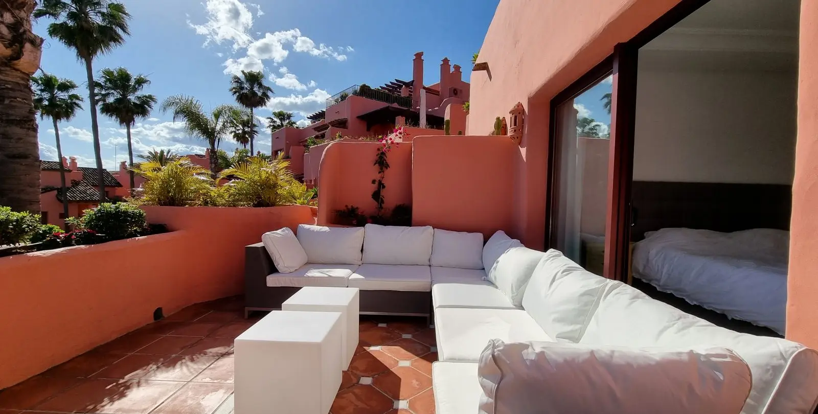 Продажа апартаментов на среднем этаже в Estepona 9