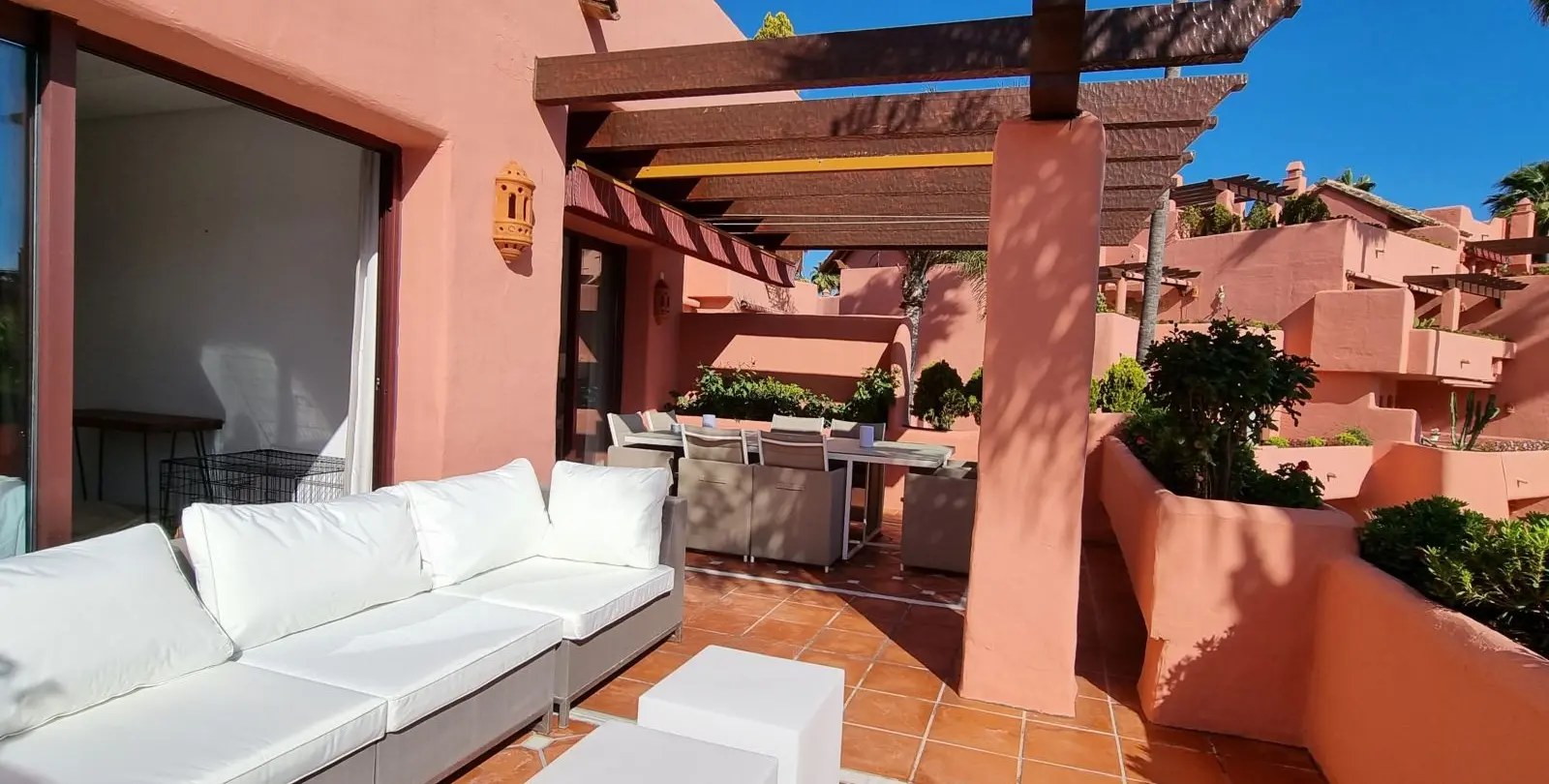 Продажа апартаментов на среднем этаже в Estepona 10