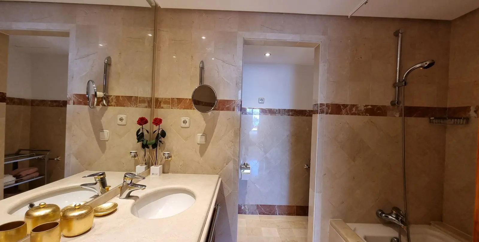 Продажа апартаментов на среднем этаже в Estepona 21