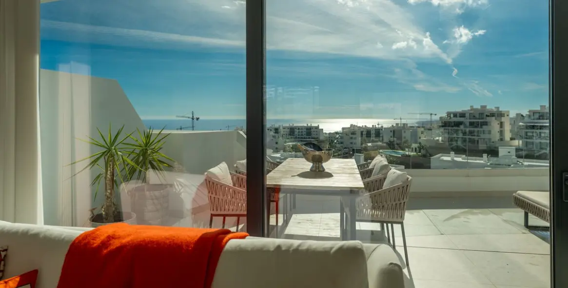 Sale of penthouse in Fuengirola (district Higueron) 2