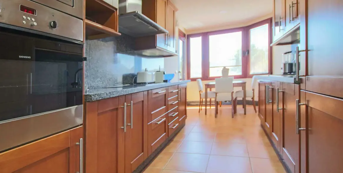 Sale of penthouse in Marbella East (district Bahia De Marbella) 9